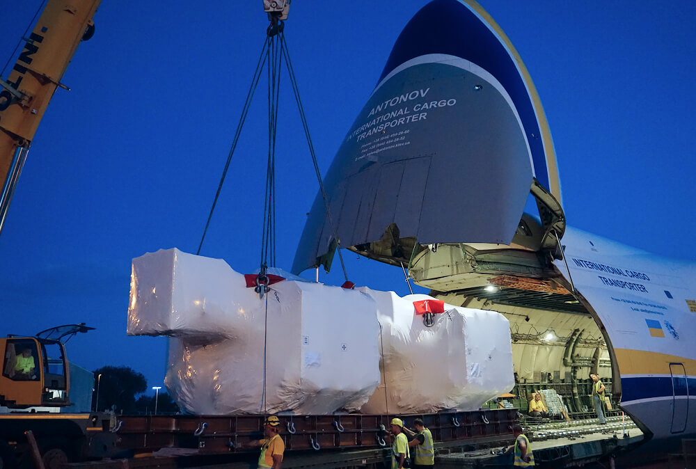 Heavy motors loaded on cargo aircraft