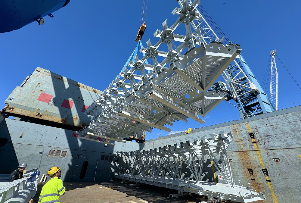 Loading a big Telescope Component on cargo ship